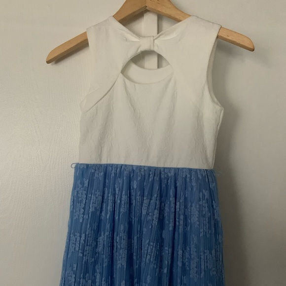 Girls sophisticated dress white top, blue bottom - Picture 3 of 4